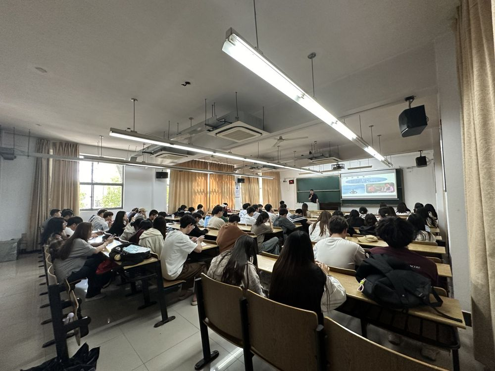 evo视讯官网科技集团在南京邮电大学通达学院举办讲座